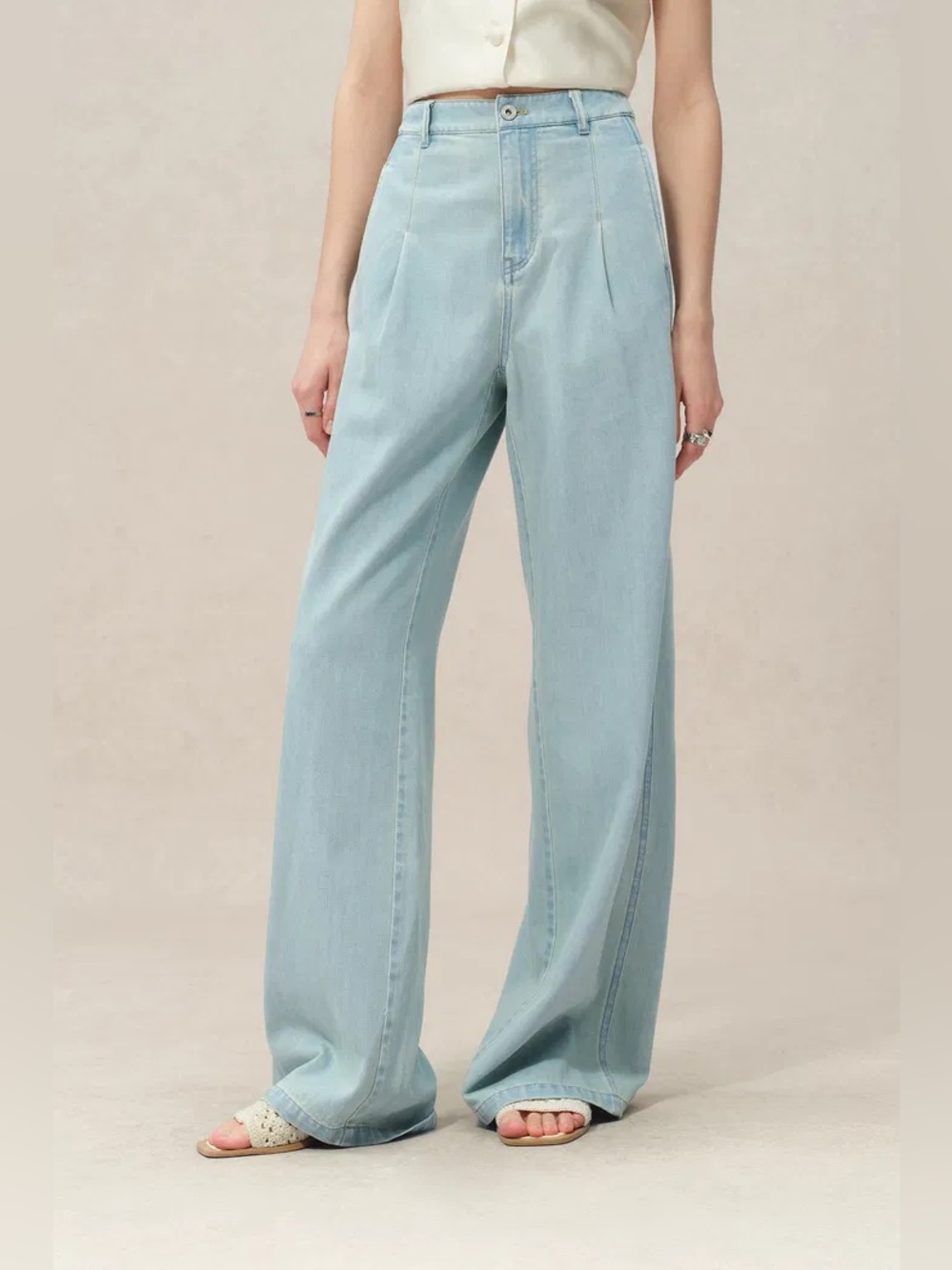 Fabrique Cindy Lightweight Wide Leg Designer Jeans in Light Washed Denim, Large